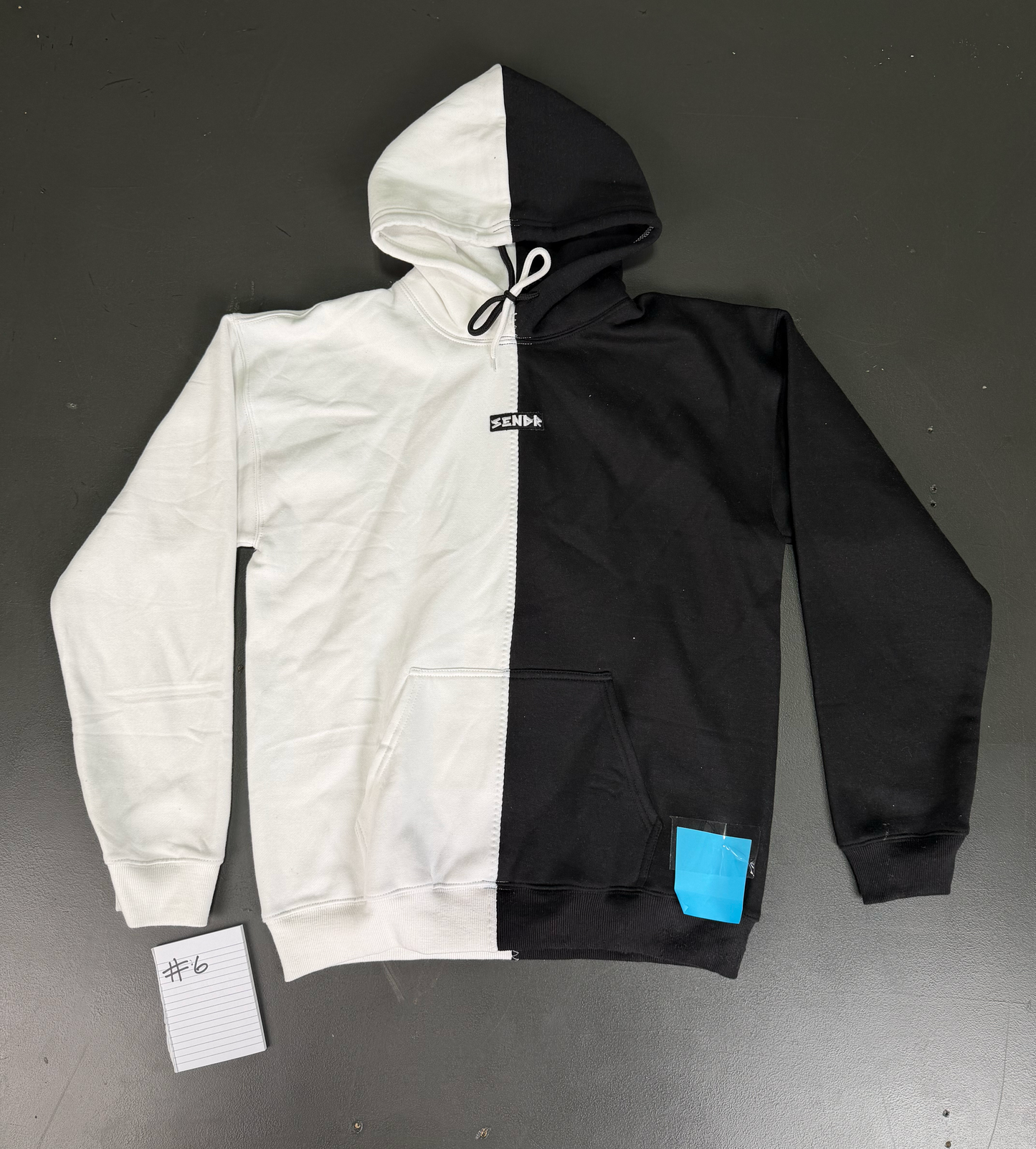 DEFECT #6 black / white (medium)