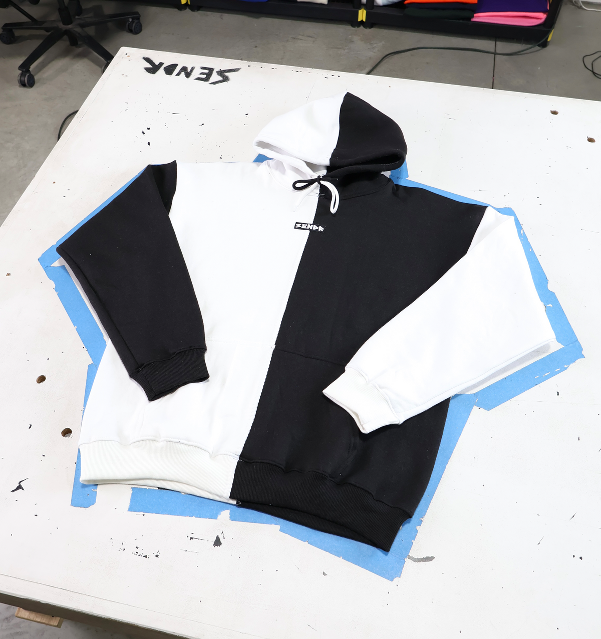 Black / White (sleeve swap)