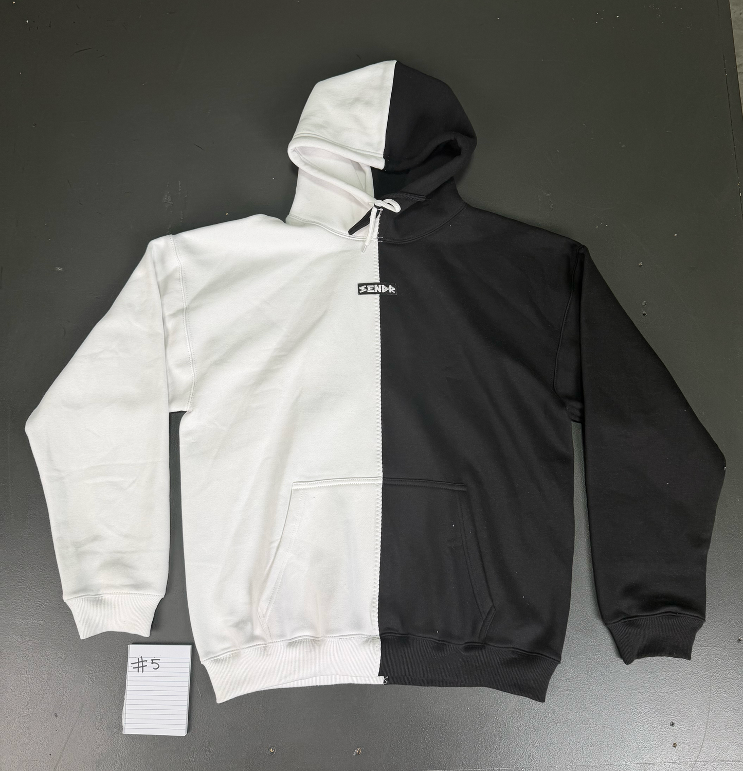 DEFECT #5 black / white (XL)